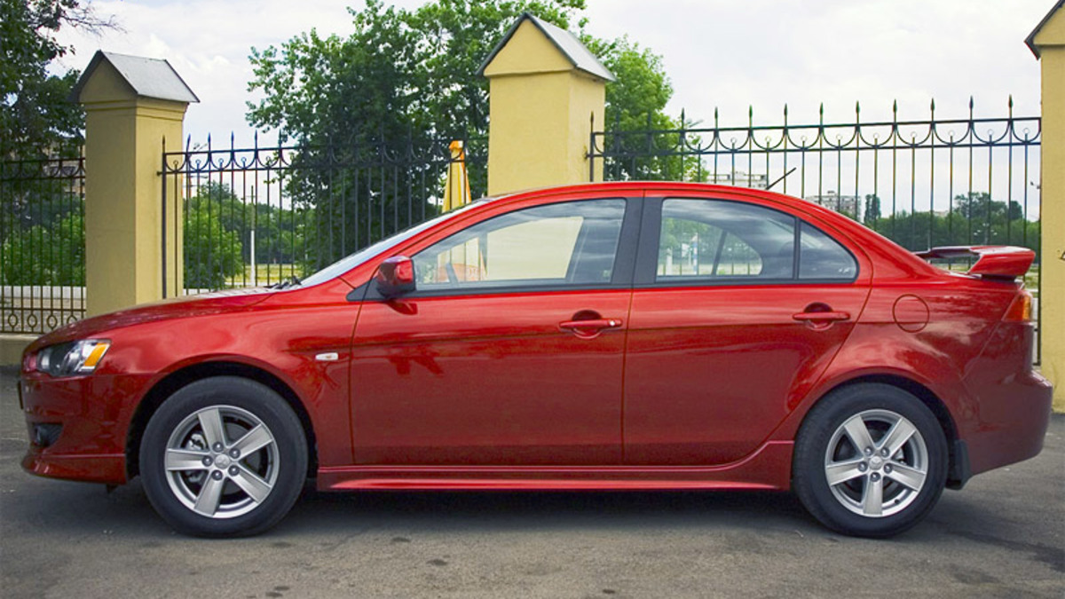 Mitsubishi Lancer X vs. Honda Civic 5D :: Autonews