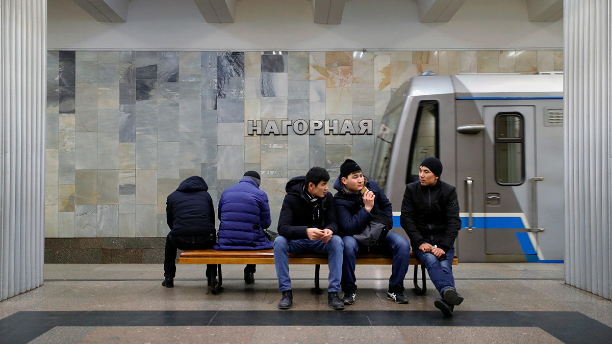 В Москве на юге серой ветки метро произошел сбой в движении поездов — РБК