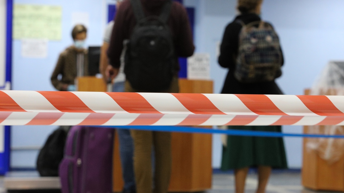 Некоторые категории должников не могут покинуть страну уже при задолженности в 10 000 рублей