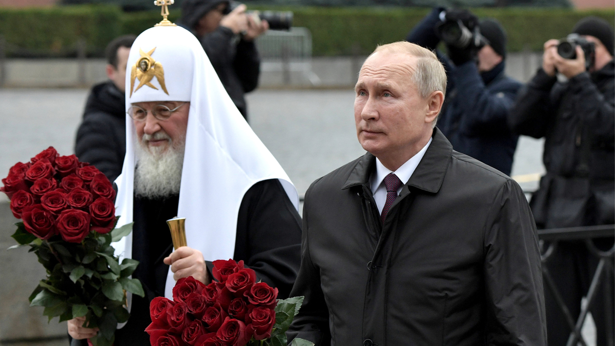 Патриарх Московский и всея Руси Кирилл и президент России Владимир Путин (слева направо)