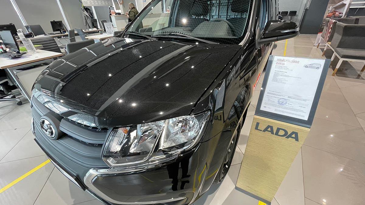 В Москве возник дефицит на Lada Largus. Цена авто достигла 1,7 млн руб. ::  Autonews