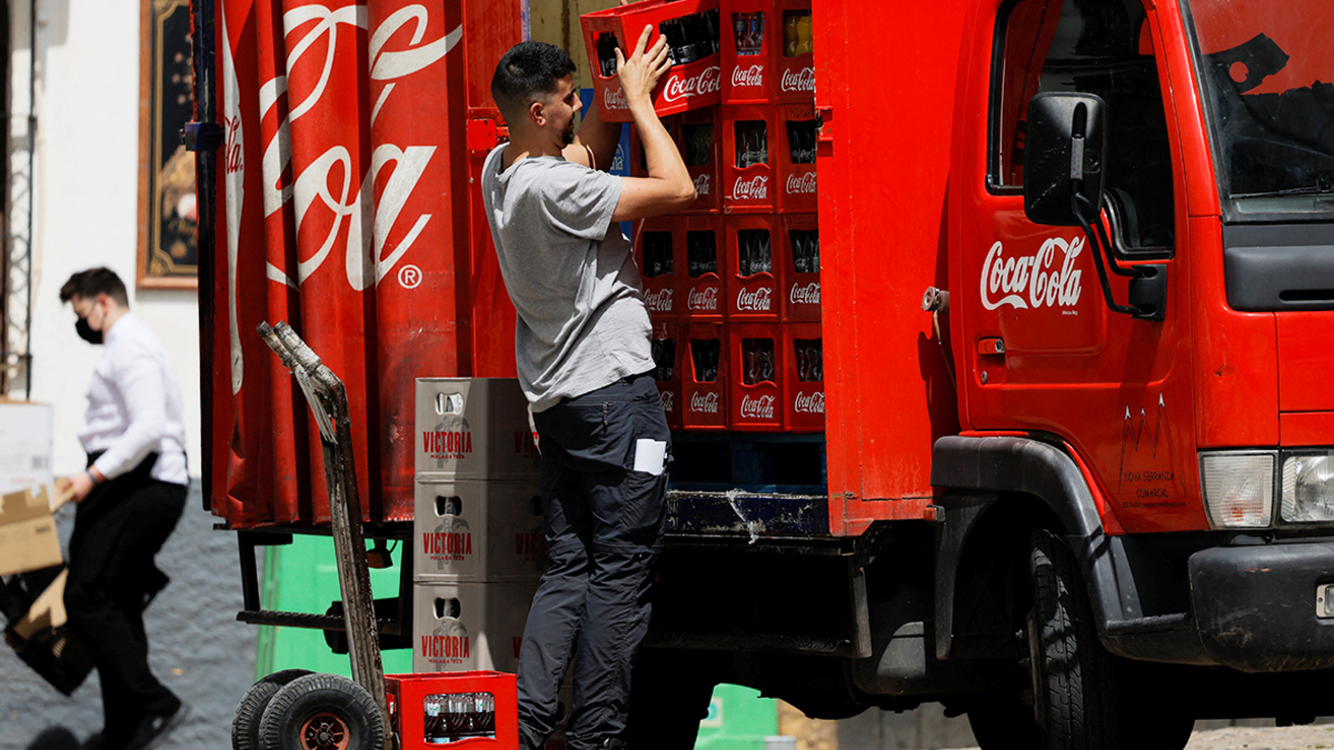 Титов рассказал о способе ввоза продукции Coca-Cola в Россию — РБК