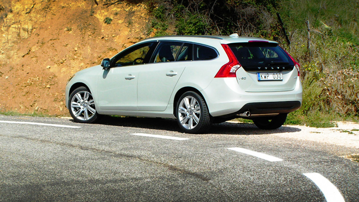 Тест-драйв V60: практичность универсала Volvo шведы превратили в спорт ::  Autonews