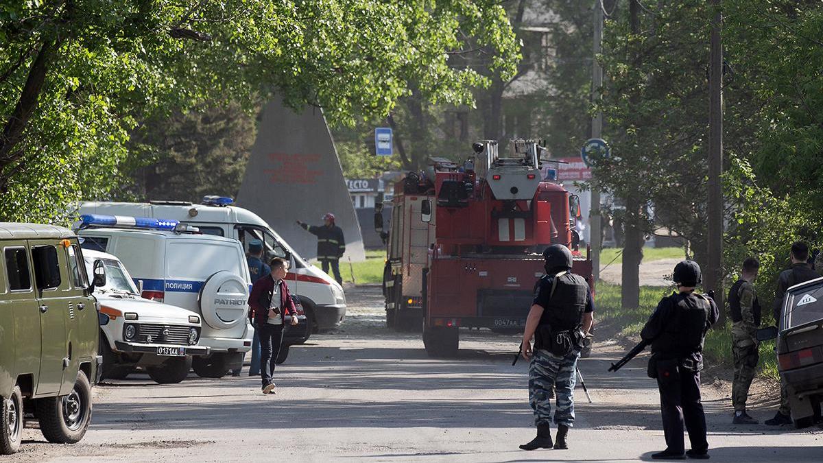 В Луганске после обстрела разрушен этаж авиационного училища штурманов — РБК