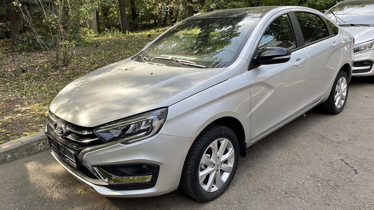 АвтоВАЗ поднимет цены в мае: насколько подорожает Lada Vesta — РБК