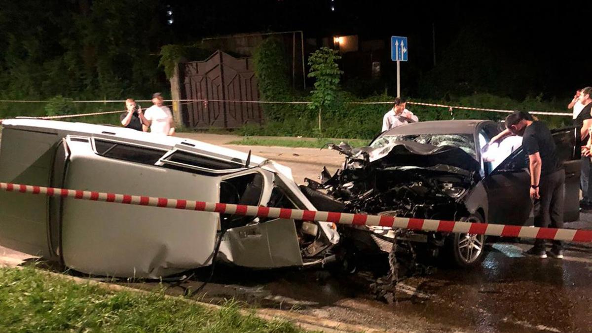 При наезде машины на переходе в Нальчике погибли отец и двое детей — РБК