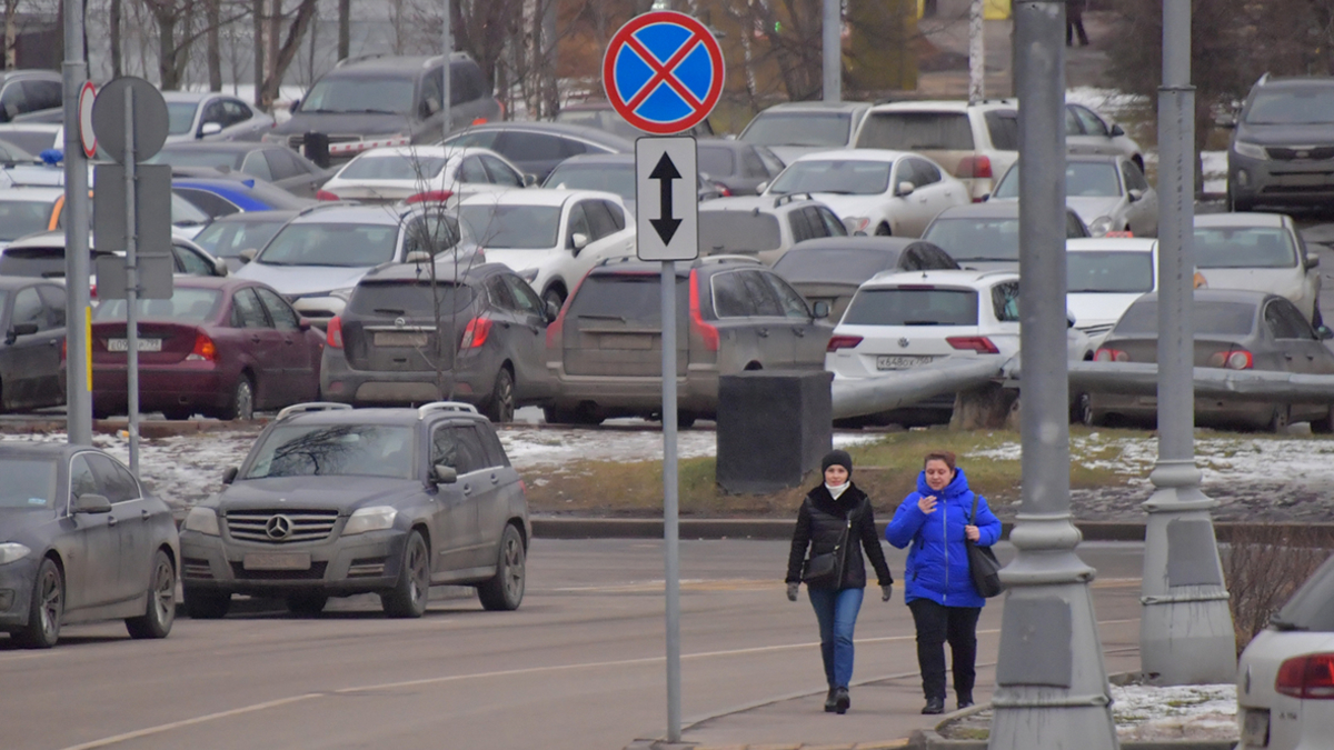 В Москве поменялись цены на парковку почти на 200 улицах — РБК