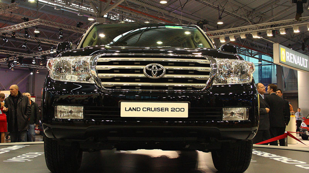 Toyota Land Cruiser 200 исповедует культ силы :: Autonews