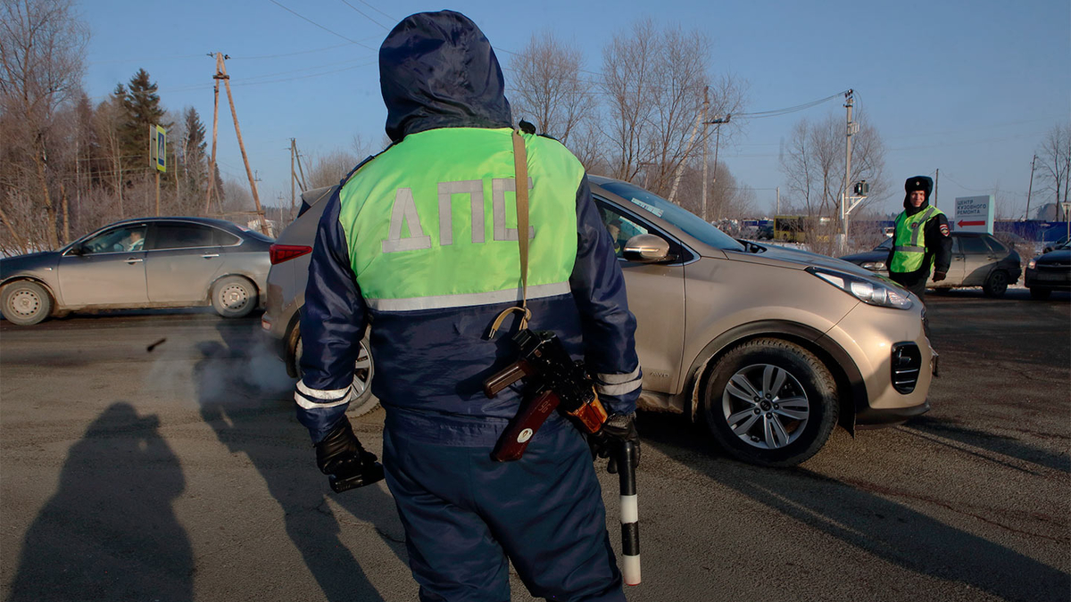 Что грозит за езду по поддельным правам. В ГИБДД объяснили :: Autonews