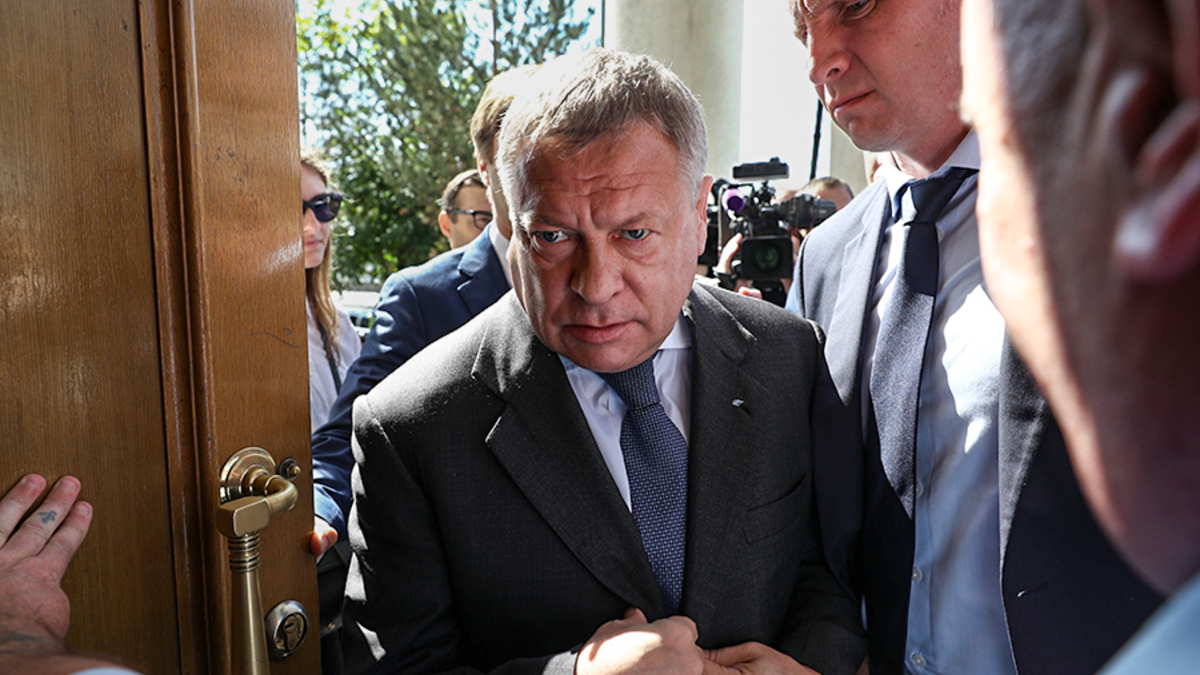 Всего на встречу с Андреем Белоусовым приехали представители 16 компаний из изначально заявленных 14, следует из материалов РСПП. Среди них &mdash; только четверо владельцев компаний. Интересы остальных представляли топ-менеджеры