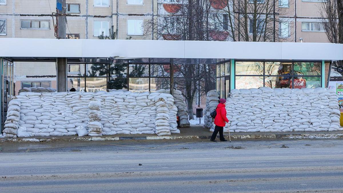 Губернатор Гладков прокомментировал укрепление остановок песком и бетоном в  Белгороде — РБК