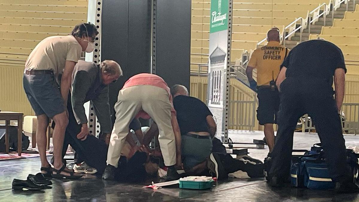 В Нью-Йорке напали на писателя Салмана Рушди — РБК