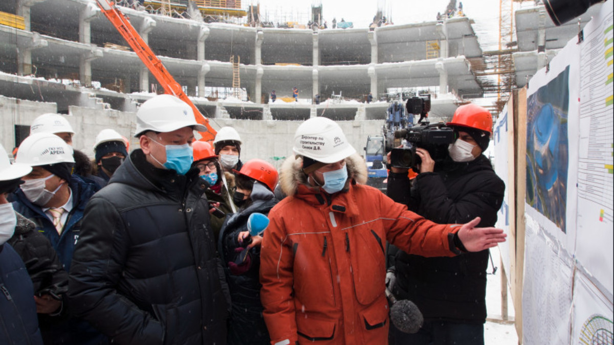 Губернатор Андрей Травников — на переднем плане, справа