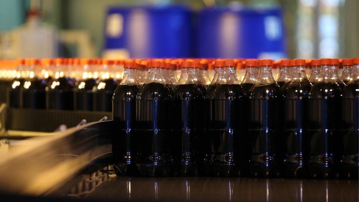 Роспотребнадзор начал проверку из-за продаж «подозрительной» Coca-Cola — РБК