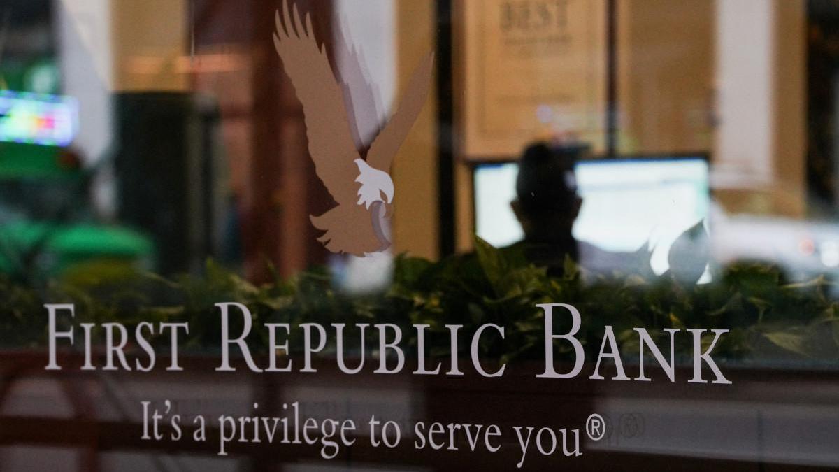 Акции First Republic Bank рухнули на 22% на новости об оттоке депозитов |  РБК Инвестиции