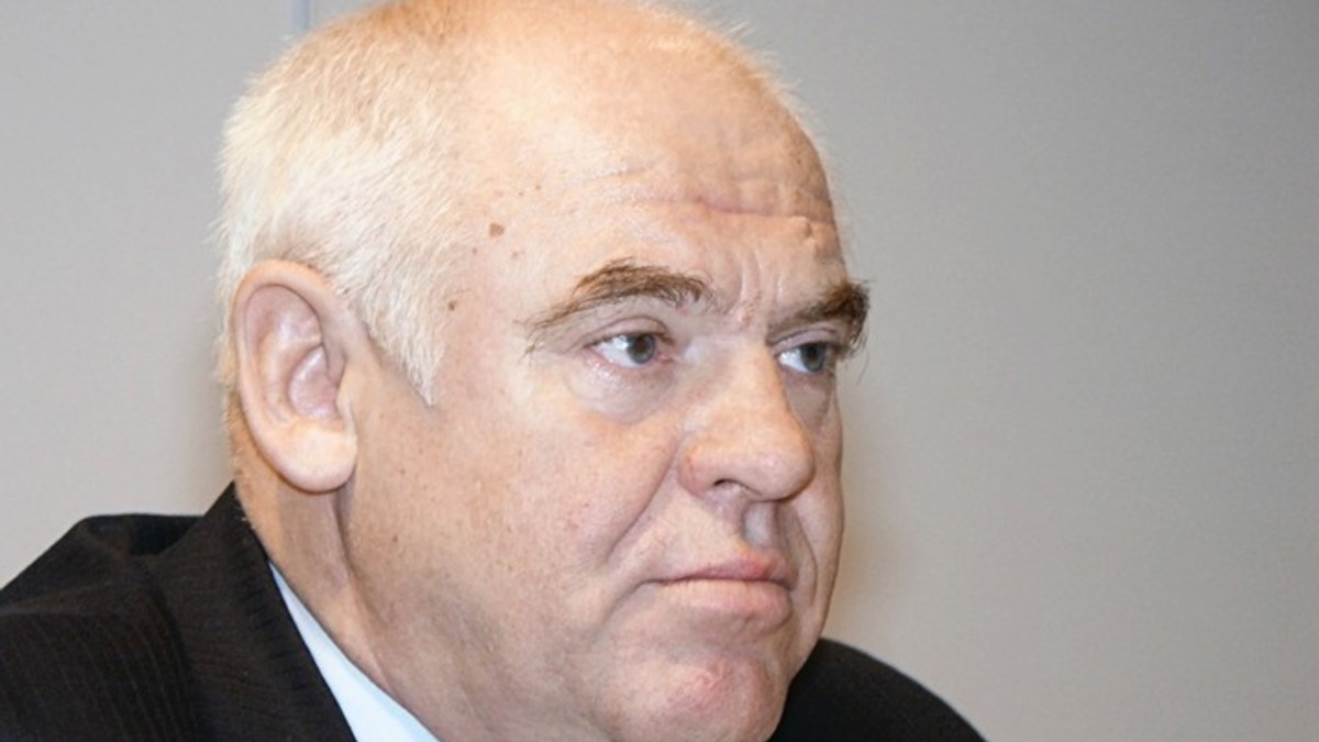 Виктор Казанцев Полпред президента в ЮФО (18.05.2000 - 09.03.2004) До того как стать первым полпредом в новом федеральном округе, генерал армии, Герой России Виктор Казанцев (награжден в 1999г. за операцию против боевиков в Дагестане и Чечне) командовал Объединенной группировкой федеральных сил на Северном Кавказе и Северо-Кавказским военным округом. Своей главной задачей он называл замирение Чечни и всего Северного Кавказа, обещал завершить контртеррористическую операцию в Чечне в 2002г. (в итоге режим КТО был отменен лишь в 2009г.) и заняться экономическими программами на юге Росси. Именно неудачи на этом направлении эксперты называли среди причин его отставки.