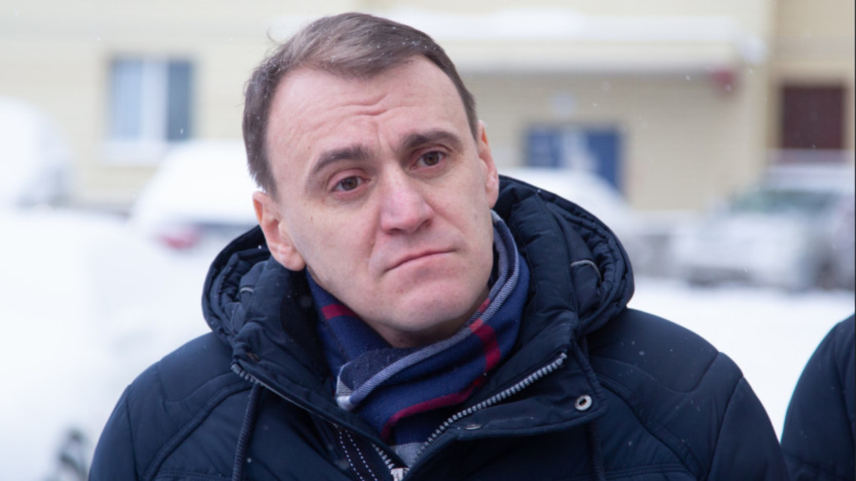 В 2017 году в Новосибирске сдали 12 долгостроев, а в текущем восстановили права дольщиков только четырех объектов. На фото министр строительства Новосибирской области Иван Шмидт.