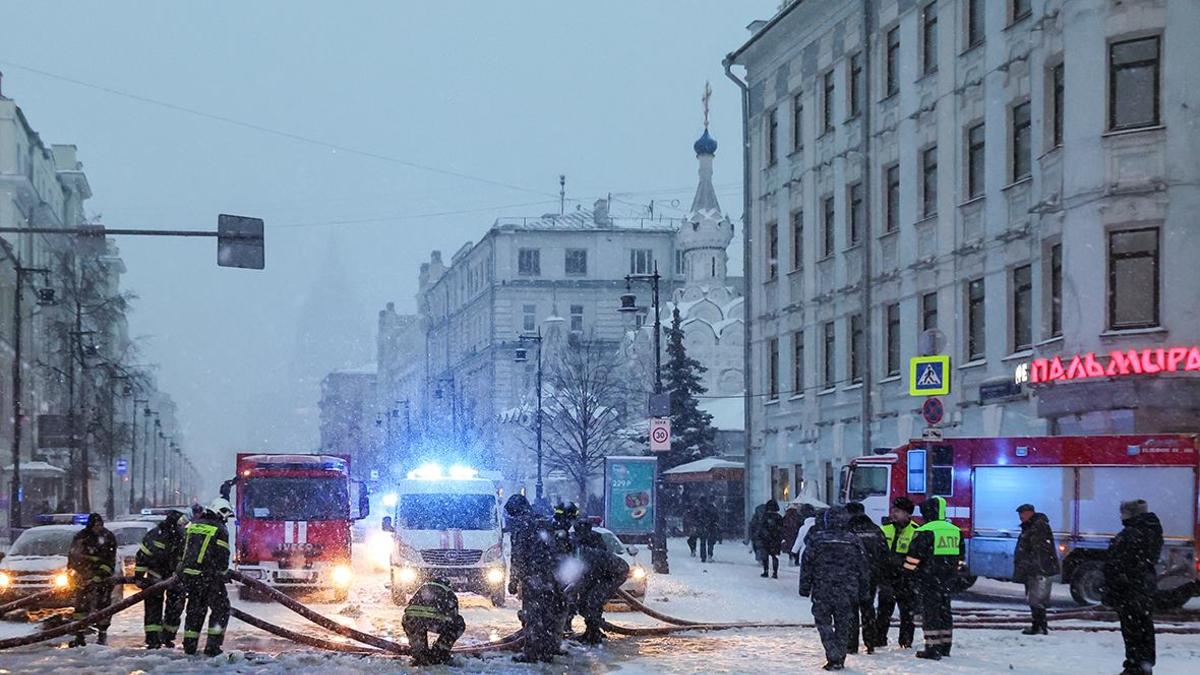 В МЧС назвали площадь пожара в здании «Известия холл» — РБК