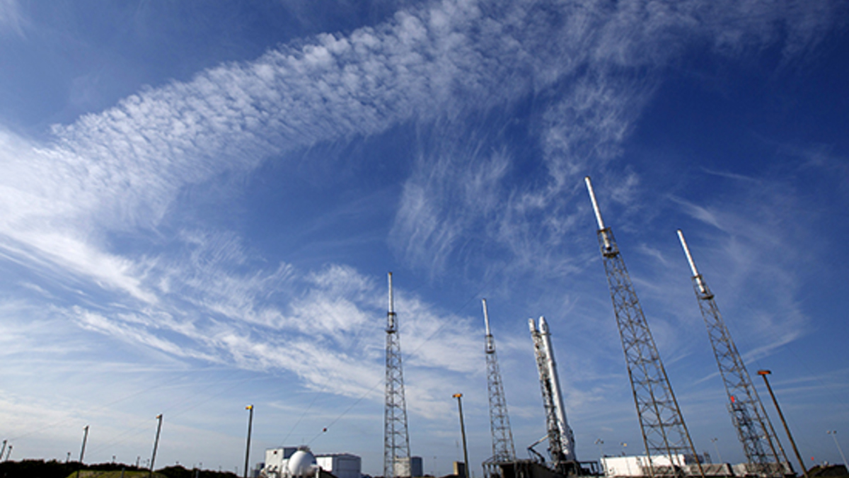 Ракета-носитель Falcon 9 на космодроме. Мыс Канавералл, Флорида