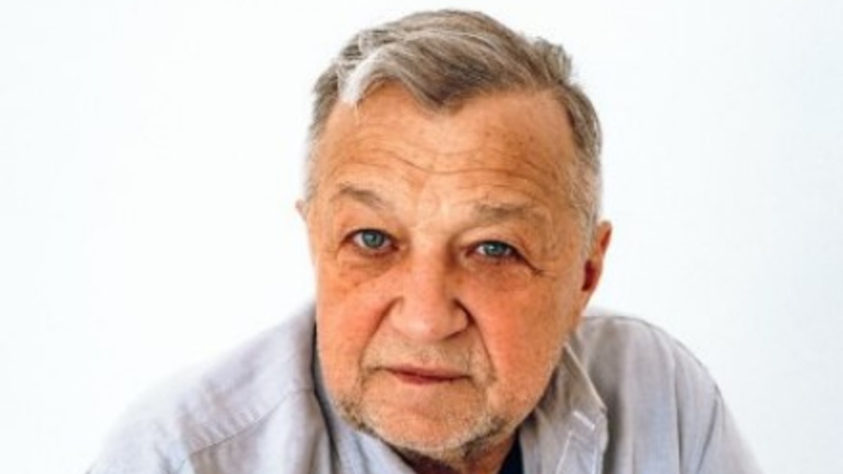 Леонид Окунев руководил театром «Ангажмент» и являлся почетным работником культуры Тюменской области