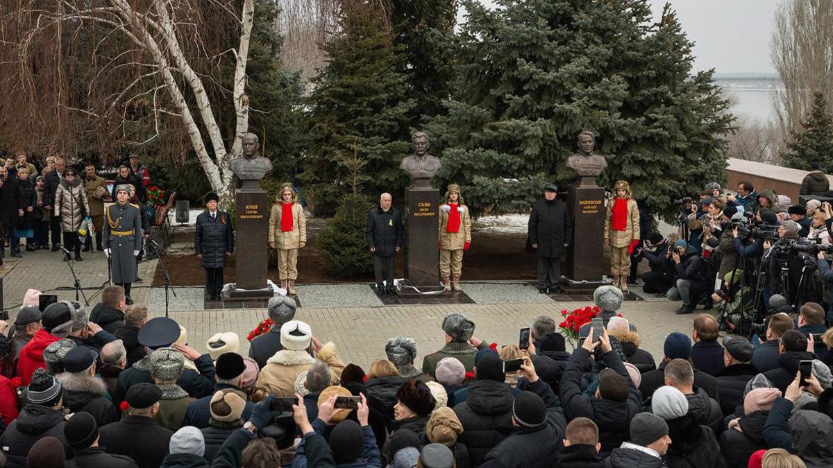 Путин не поедет к памятнику Сталина во время визита в Волгоград — РБК