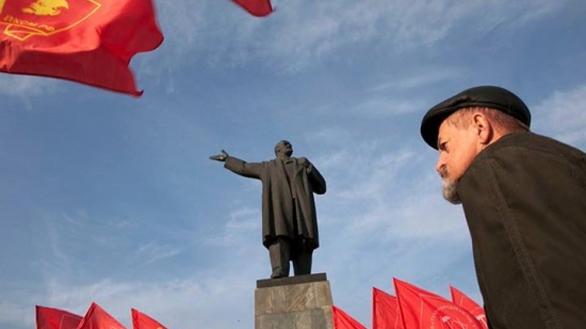 Памятник В.И. Ленину на площади, названной в его честь