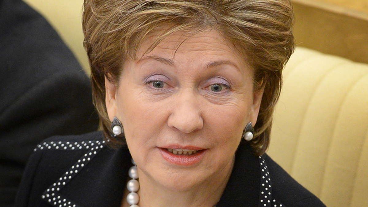 Галина Карелова

Депутат Госдумы в 1996&ndash;1997 годах, а также с 2007 года (&laquo;Единая Россия&raquo;). Первый зампред комитета Госдумы по труду, социальной политике и делам ветеранов. В 1997&ndash;2003 годах &mdash; замминистра, первый замминистра труда и социального развития, в 2003&ndash;2004 годах &mdash; заместитель председателя правительства. Ушла из Госдумы в Совет Федерации.
