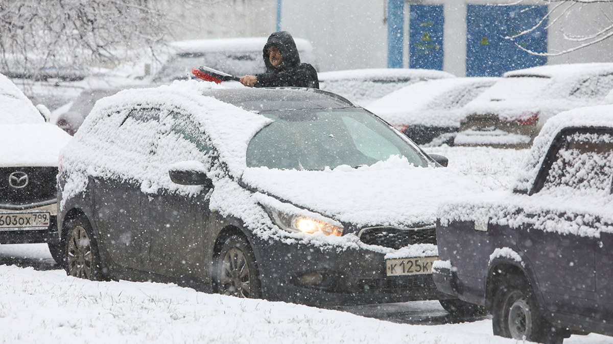 Автодор» предупредил, что снег на крыше автомобиля может привести к ДТП —  РБК