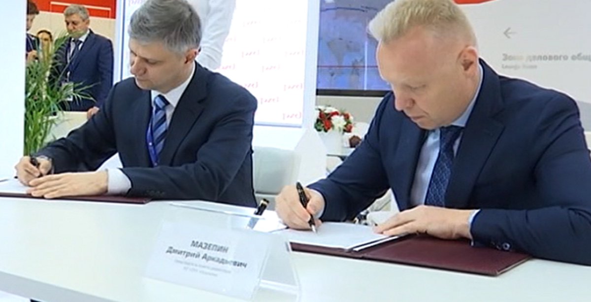 Президент ОАО «РЖД» Олег Белозёров и председатель совета директоров АО «ОХК «Уралхим» Дмитрий Мазепин