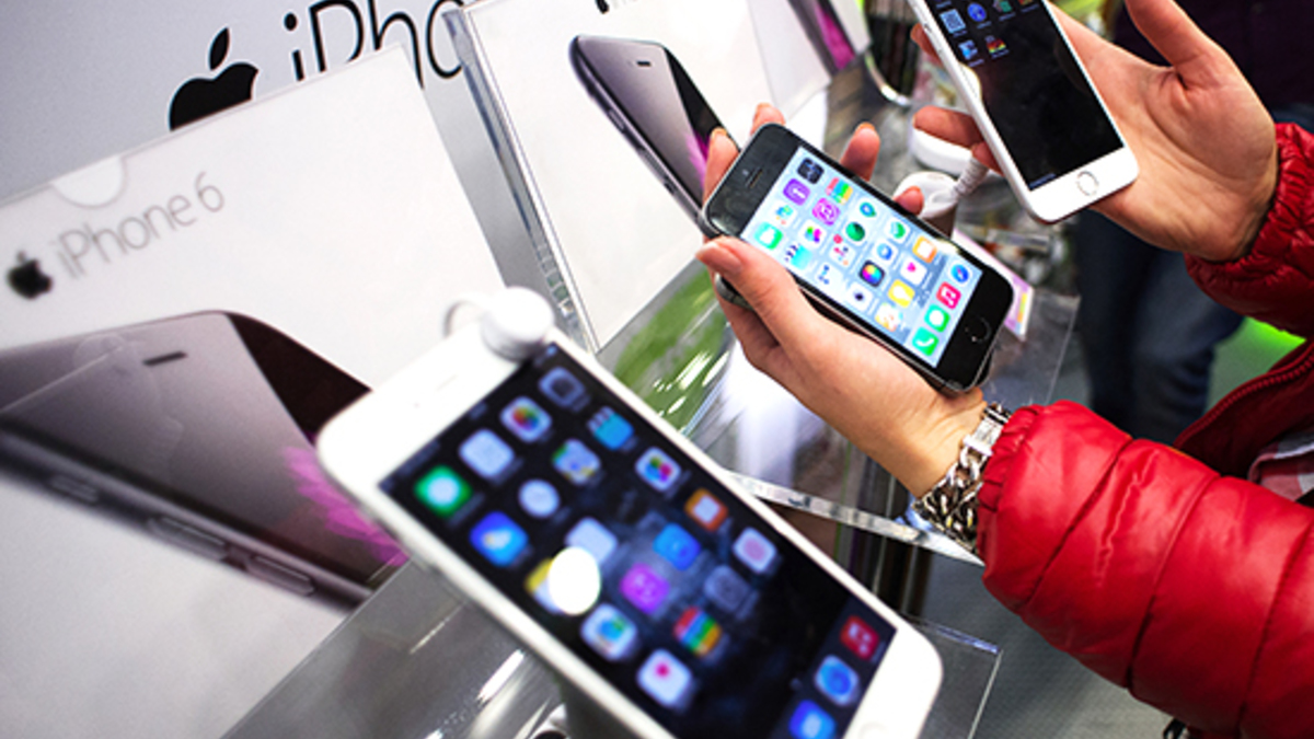 Гаджеты Apple в магазине в Москве