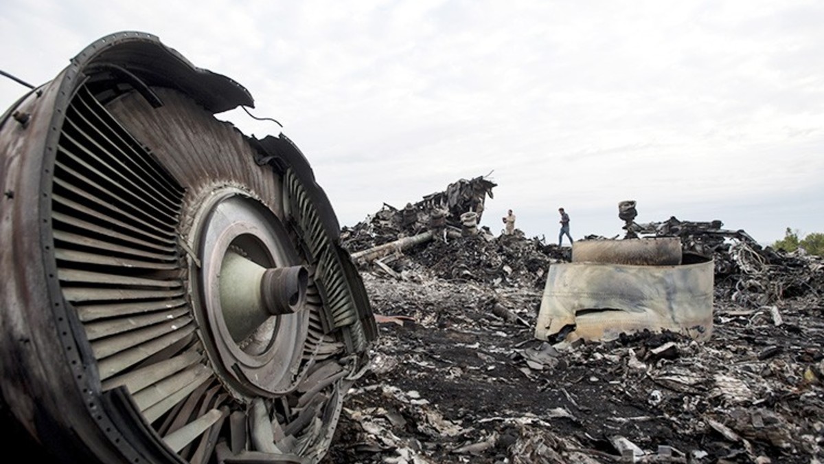 Члены миссии ОБСЕ работают на месте крушения "Боинга" Malaysia Airlines