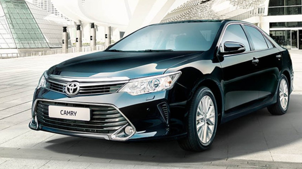 Toyota назвала цену на обновленную Camry :: Autonews