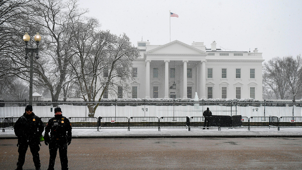 У Белого дома задержали угрожавшего убить Трампа мужчину — РБК