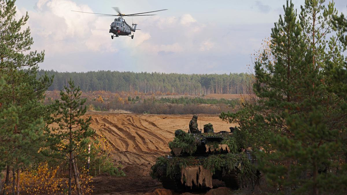 Латвия пообещала передать Украине все свои вертолеты — РБК