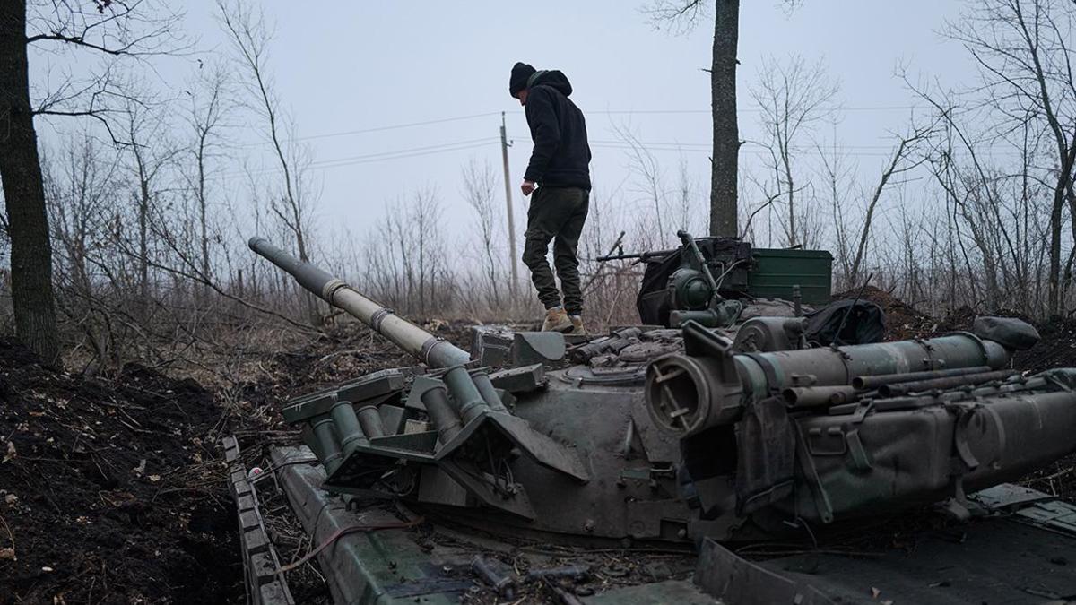 В ДНР сообщили о сдавшемся вместе с танком украинском военном — РБК