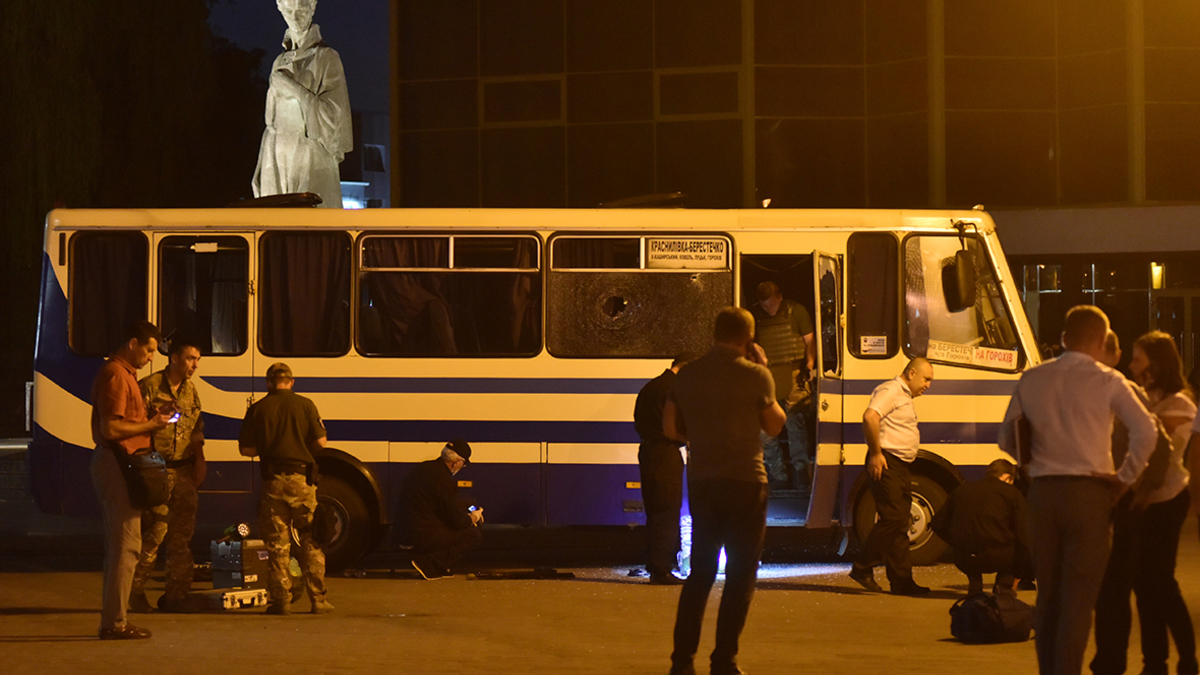 Захватившему заложников в Луцке мужчине предъявили обвинения в терроризме —  РБК