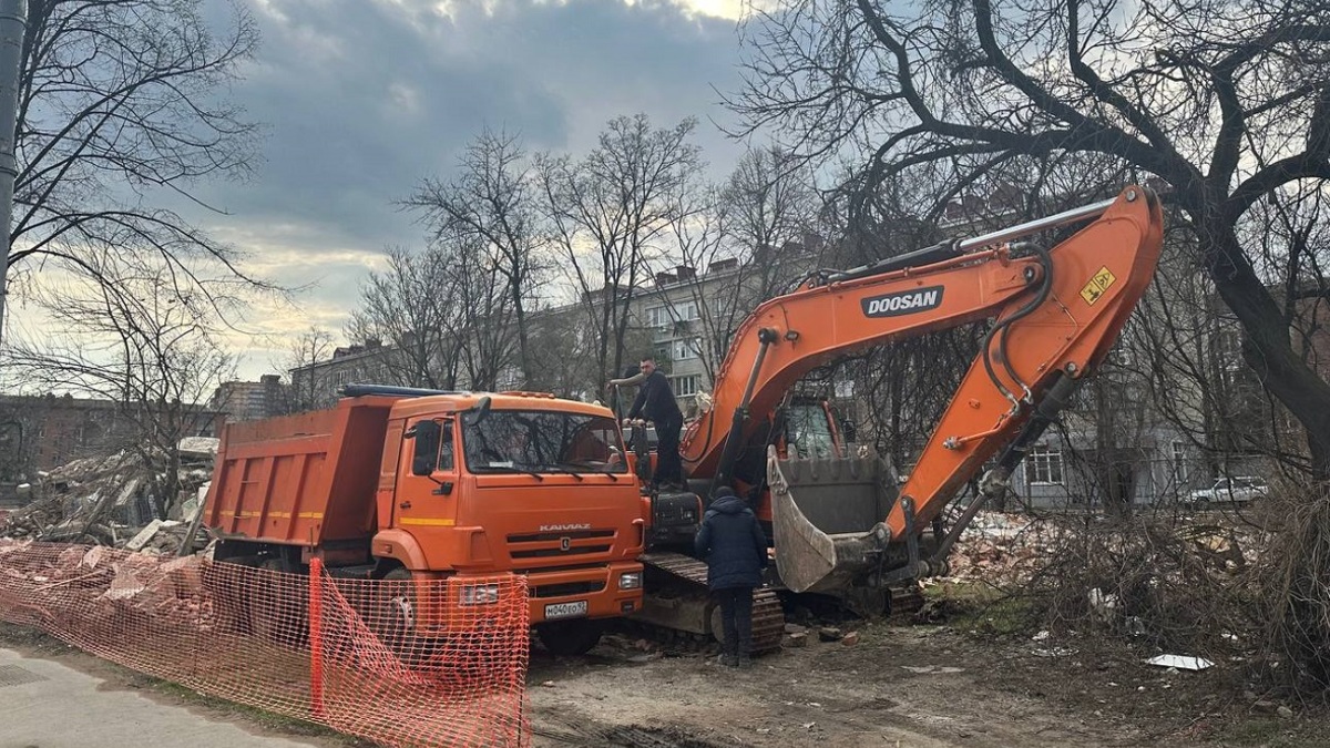 В Краснодаре снесли аварийное общежитие по ул. Дзержинского — РБК