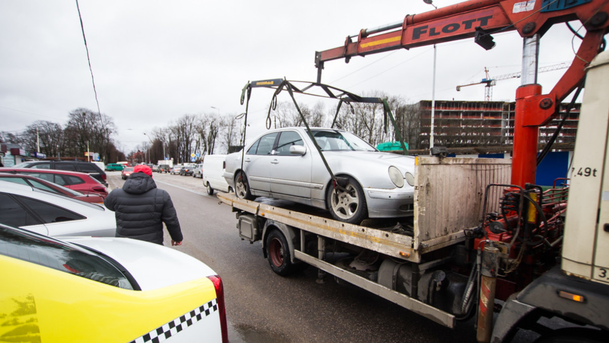 В Светлогорске в сезон вводят эвакуацию нелегально припаркованных авто — РБК