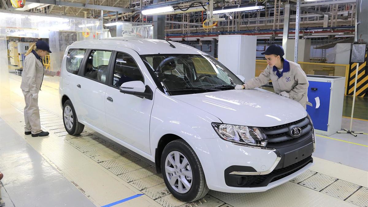 Lada Largus за 2,5 года подорожал с 830 тыс. до 1,66 млн руб. :: Autonews