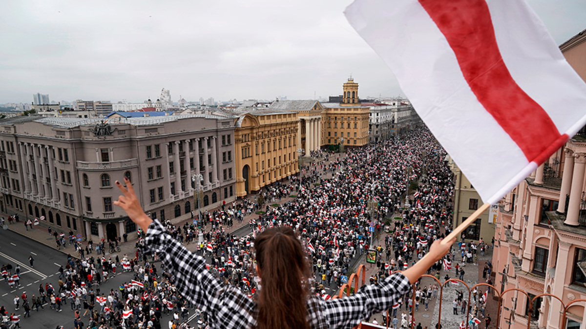 Многотысячный марш протеста в Минске. Фоторепортаж — РБК