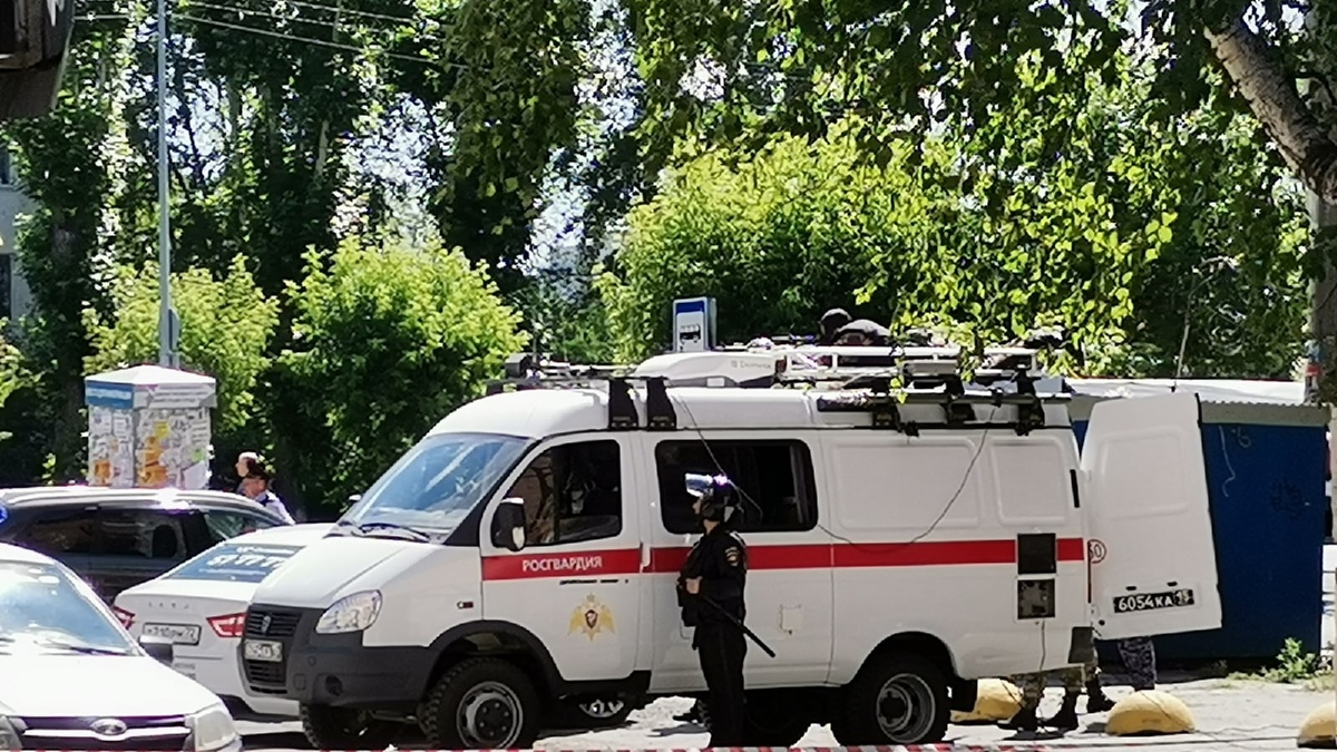 Здание захваченного банка оцепили представители Росгвардии