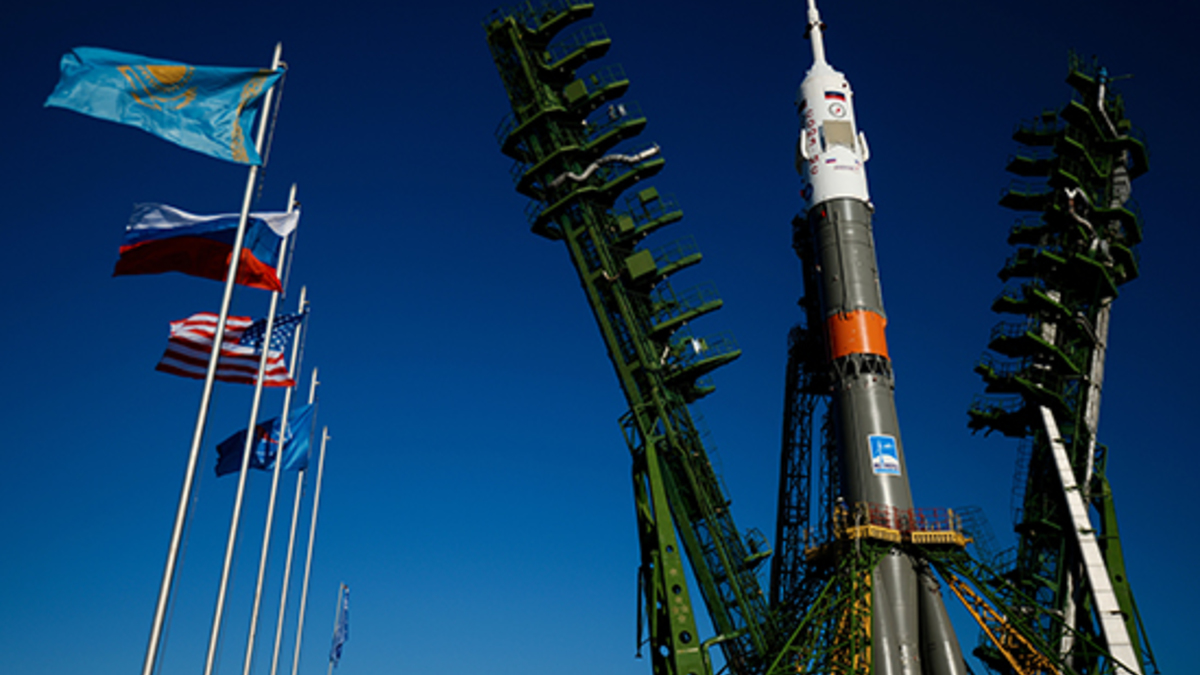 Ракета-носитель «Союз-ФГ» на стартовой площадке космодрома «Байконур». Октябрь 2016 года
