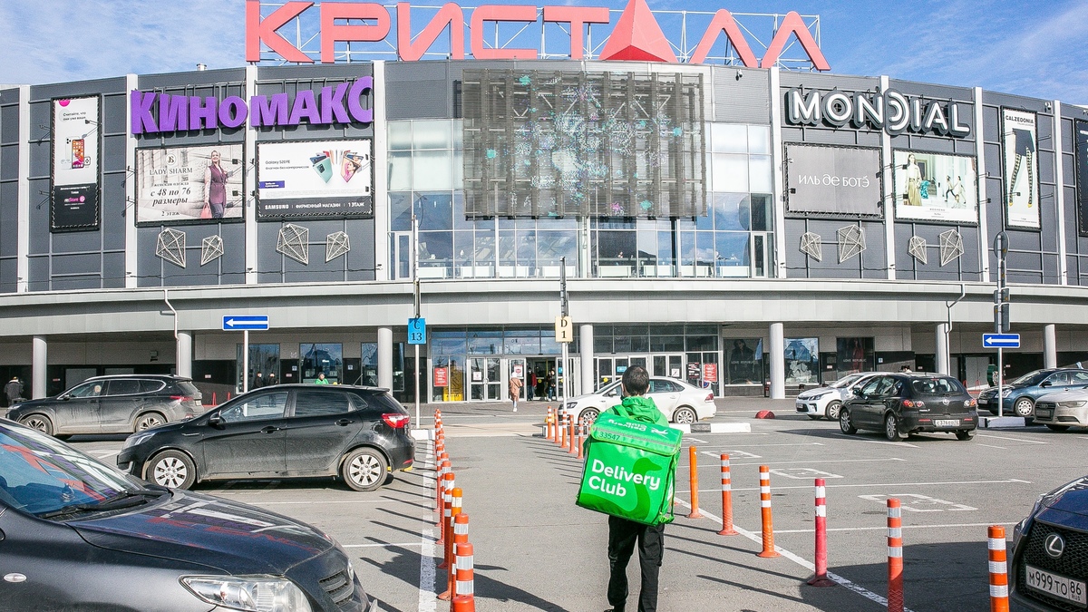 В Тюмени затопило ТРЦ «Кристалл», пострадали два этажа — РБК