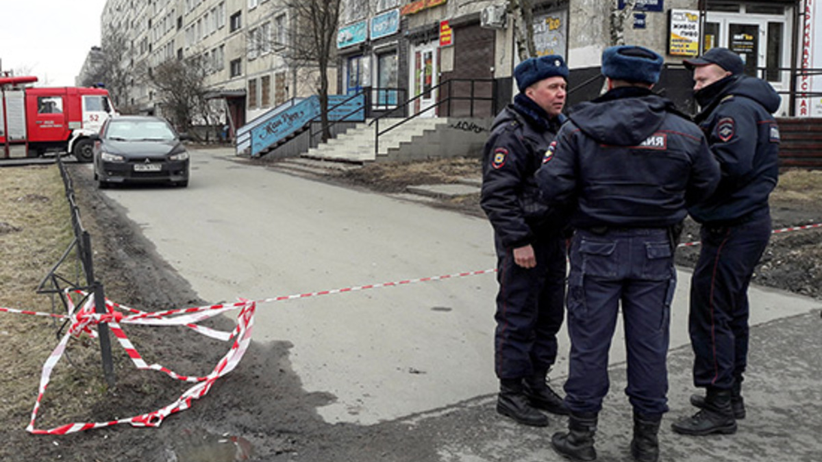 СМИ узнали о сходстве найденной в доме Петербурга бомбы с бомбой в метро —  РБК