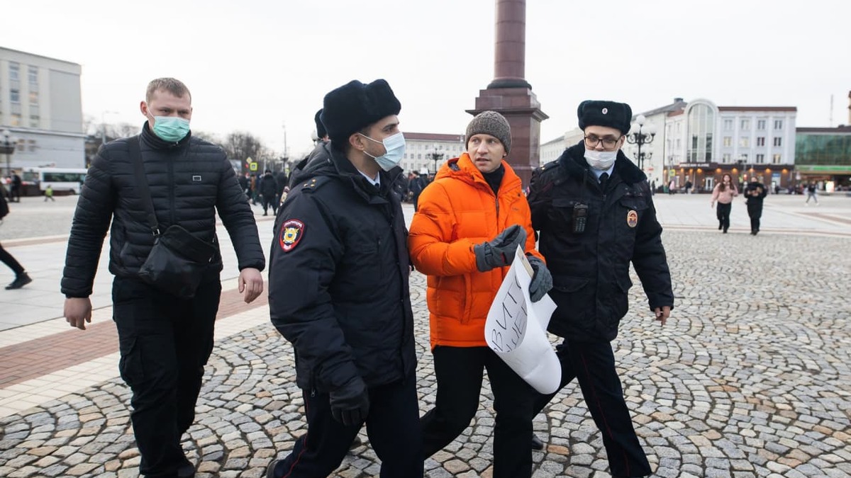 задержание участника акции 24 февраля