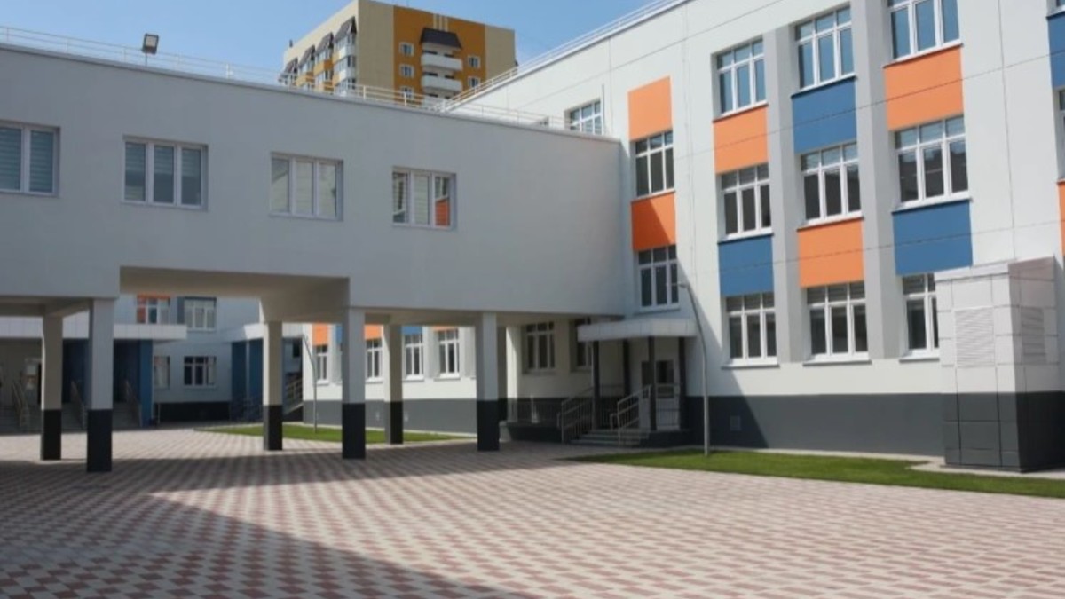 Деньги выделят на строительство и (или) проектирование 12 детских садов и 30 школ