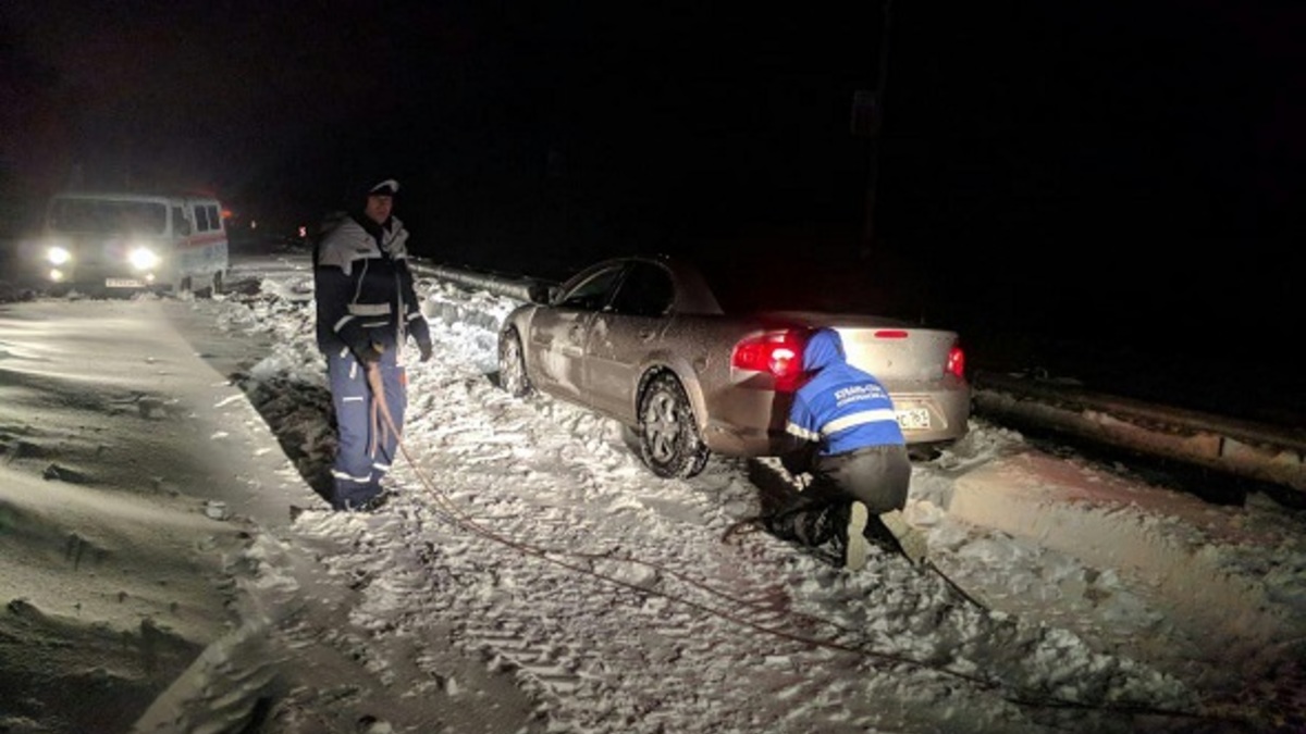 На Кубани более 600 автомобилей застряли в снежных заносах — РБК