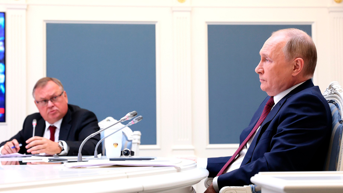 Владимир Путин и Андрей Костин