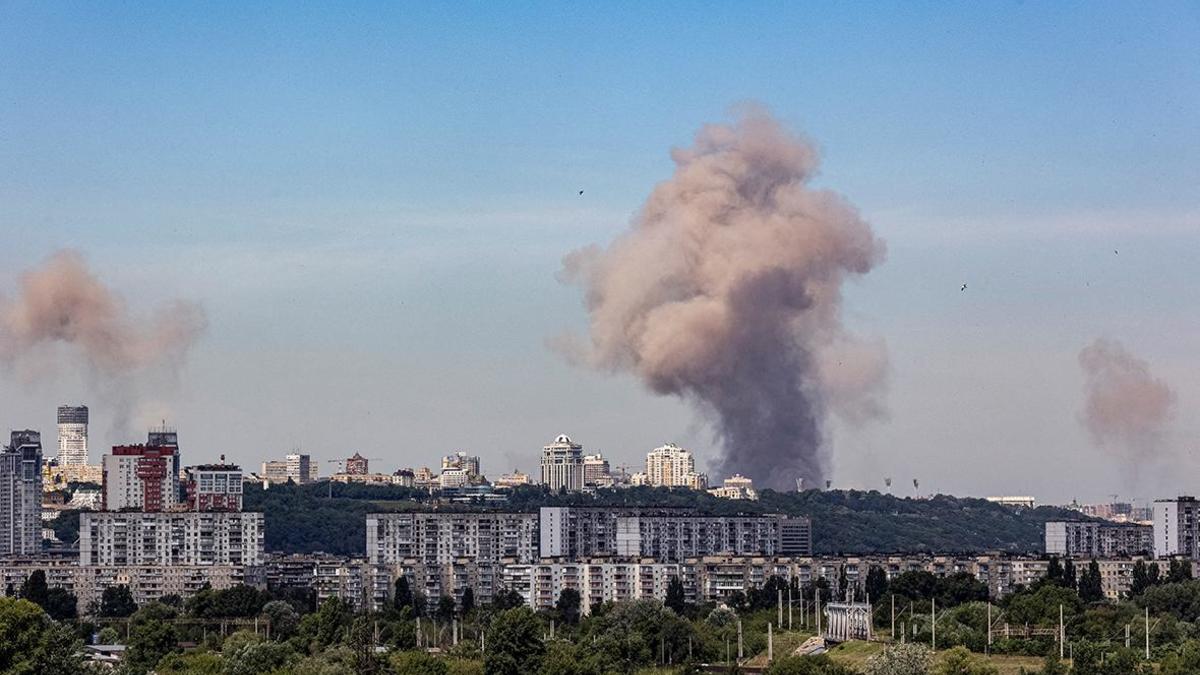 В Киеве 9 июля объявили днем траура по погибшим при взрывах ракет — РБК