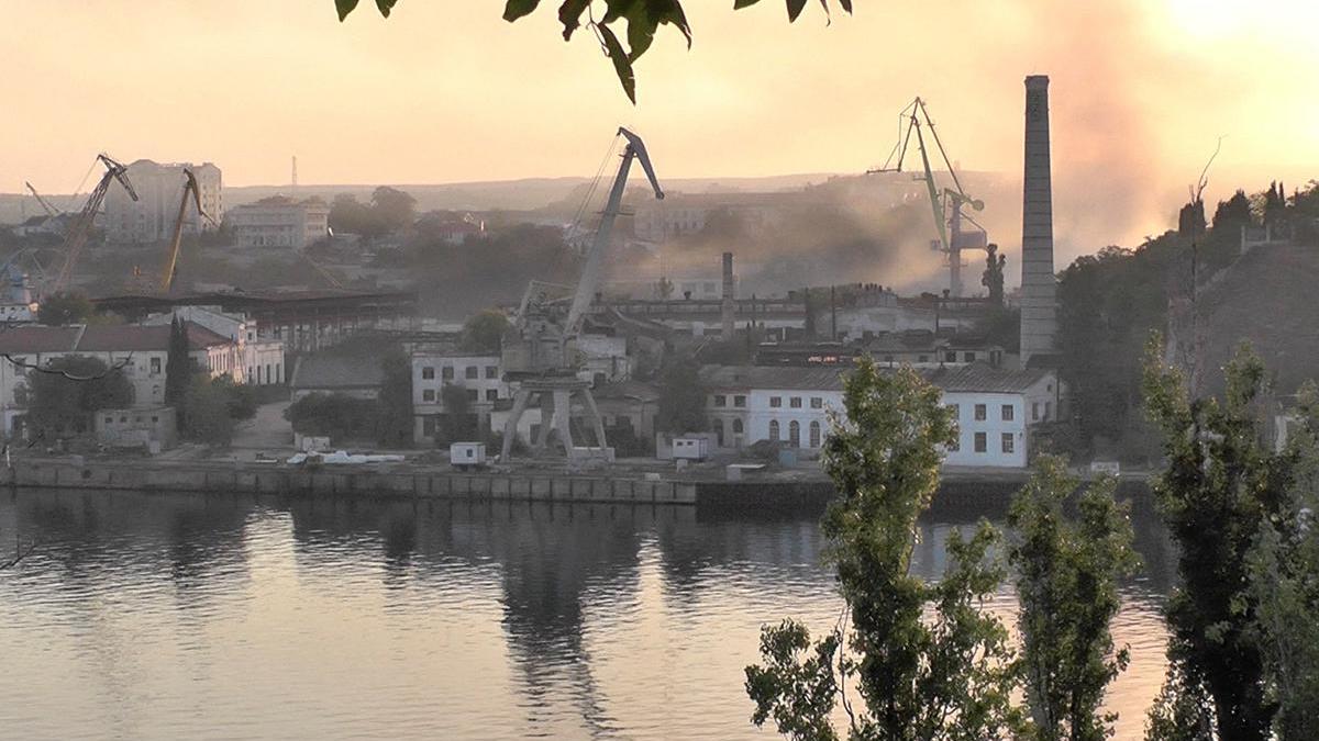 В Севастополе из-за ракетной атаки ВСУ получили повреждения восемь домов —  РБК